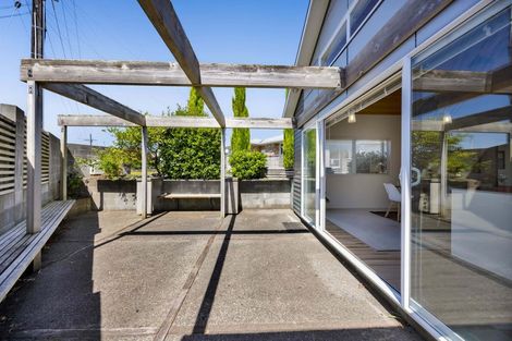 Photo of property in 11 Margaret Place, Merrilands, New Plymouth, 4312