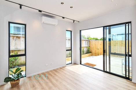 Photo of property in 104b Edgewater Drive, Pakuranga, Auckland, 2010