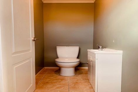 Photo of property in 2/890 East Coast Road, Northcross, Auckland, 0630