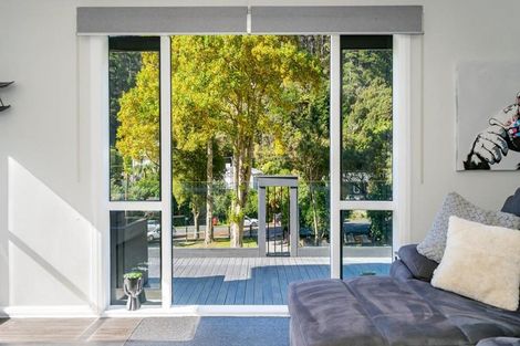 Photo of property in 114 Pinehaven Road, Pinehaven, Upper Hutt, 5019