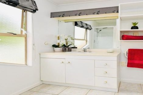 Photo of property in 5 Silkwood Grove, Totara Heights, Auckland, 2105