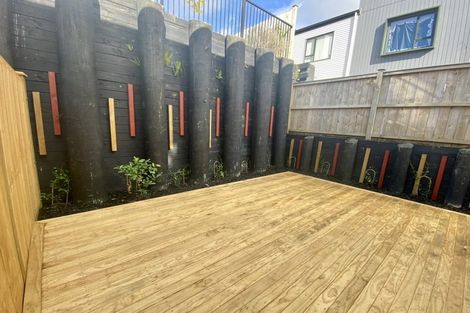 Photo of property in 2 Puihi Crescent, Massey, 0614