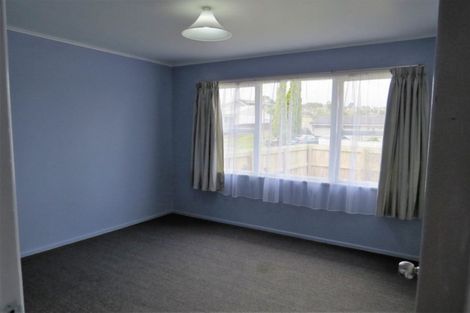 Photo of property in 17 Vina Place, Massey, Auckland, 0614