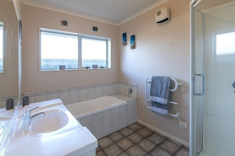 Photo of property in 29 Leanne Way, Waikanae Beach, Waikanae, 5036