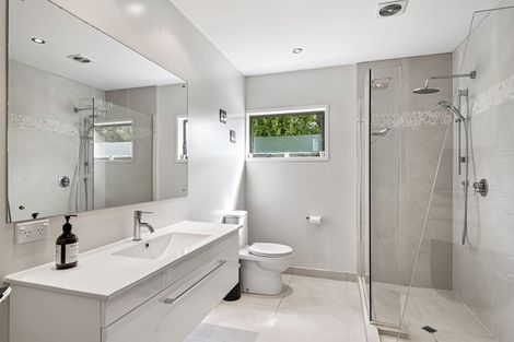 Photo of property in 2/72 Gulf View Road, Murrays Bay, Auckland, 0630