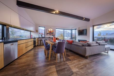 Photo of property in 9 Forest Heights, Wanaka, 9305