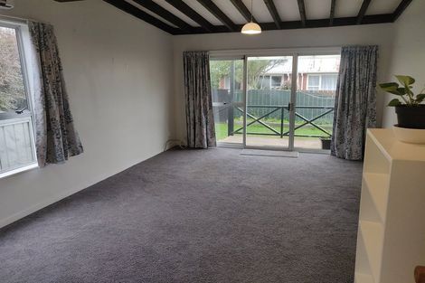 Photo of property in 17a Kingsbridge Place, Newlands, Wellington, 6037