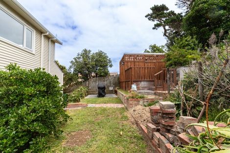 Photo of property in 8 Bowes Crescent, Strathmore Park, Wellington, 6022