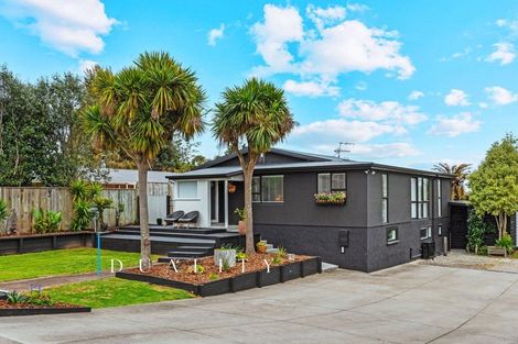 Photo of property in 37 Tamatea Road, Taupo, 3330