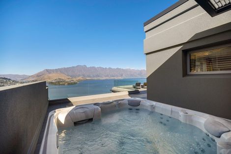 Photo of property in 6 Lordens Place, Fernhill, Queenstown, 9300