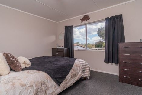 Photo of property in 12 Imperial Place, Henderson, Auckland, 0612