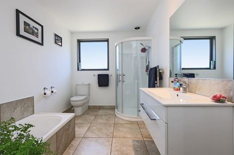 Photo of property in 14 Raven Grove, Havelock North, 4130