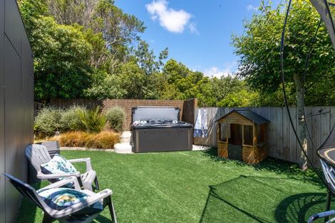 Photo of property in 4a Ryan Grove, Tawa, Wellington, 5028