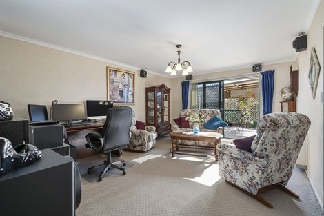 Photo of property in 25 Geneva Terrace, Kelvin Grove, Palmerston North, 4414