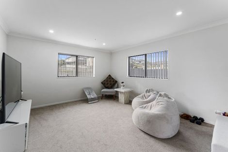 Photo of property in 126 Keri Vista Rise, Papakura, 2110