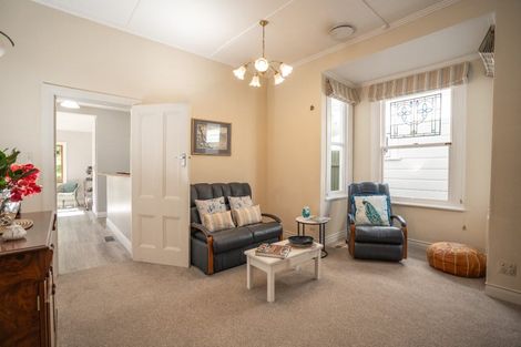 Photo of property in 13 West Road, Northland, Wellington, 6012