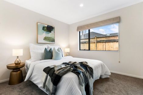 Photo of property in 33 Croftview Road, Wattle Downs, Auckland, 2103