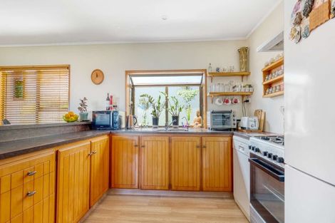 Photo of property in 24 Bay View Road, Cable Bay, 0420