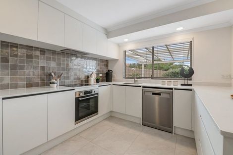 Photo of property in 6 Fulmar Way, Unsworth Heights, Auckland, 0632