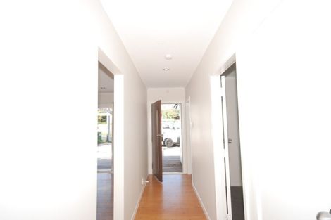 Photo of property in 21 Chilcott Road, Henderson, Auckland, 0612