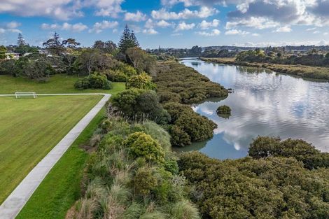 Photo of property in 12 Wanaka Place, Pakuranga Heights, Auckland, 2010