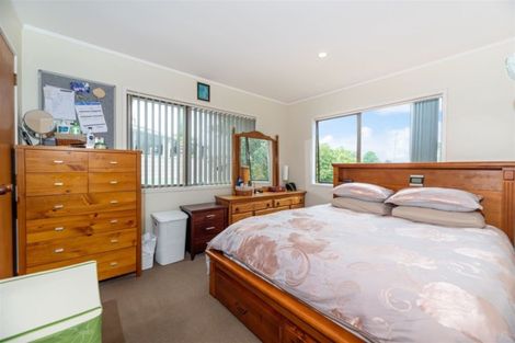 Photo of property in 92 Kemp Road, Massey, Auckland, 0614