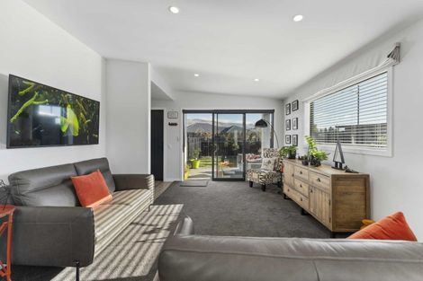 Photo of property in 1 Fraer Street, Cromwell, 9310