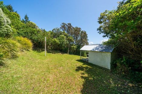 Photo of property in 1 Wakely Road, Newlands, Wellington, 6037