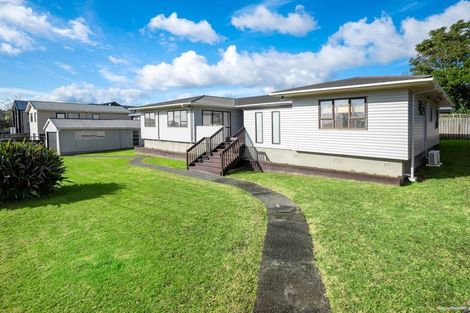Photo of property in 2 Harding Avenue, Te Atatu South, Auckland, 0610