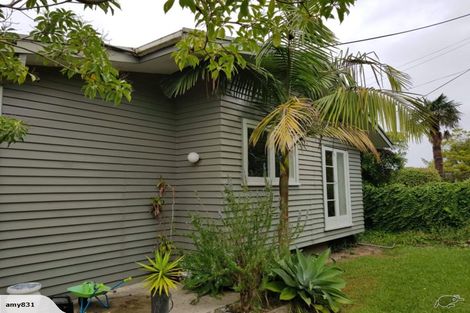 Photo of property in 251 Glengarry Road, Glen Eden, Auckland, 0602