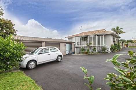 Photo of property in 8 De Quincey Terrace, Highland Park, Auckland, 2010