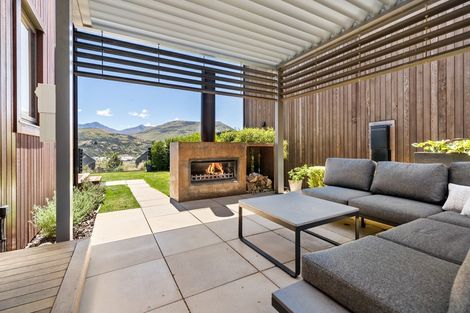 Photo of property in 33 Double Cone Road, Jacks Point, Queenstown, 9371