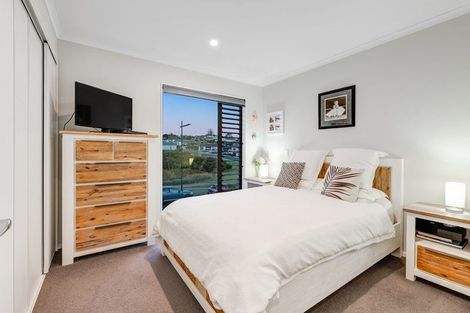 Photo of property in 11 Cambie Avenue, Red Beach, 0932