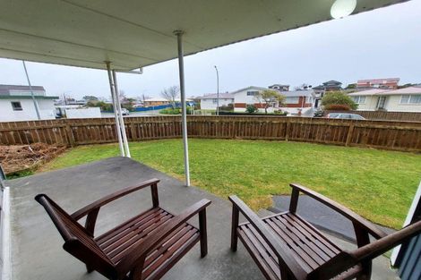 Photo of property in 8 Riversdale Drive, Merrilands, New Plymouth, 4312
