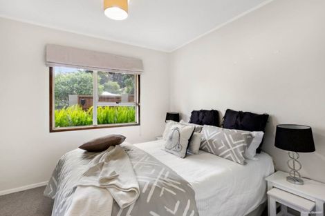 Photo of property in 62 Easton Park Parade, Glenfield, Auckland, 0629