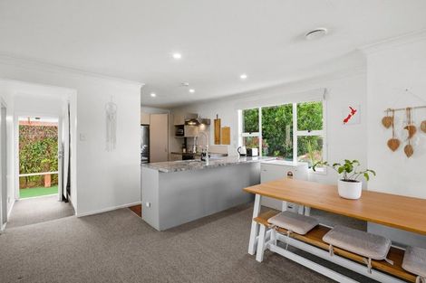 Photo of property in 10 Parris Street, Moturoa, New Plymouth, 4310