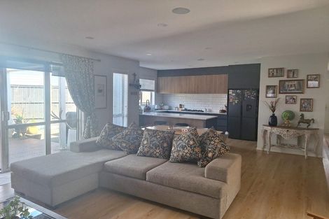 Photo of property in 45 Vinistra Road, Kumeu, 0810