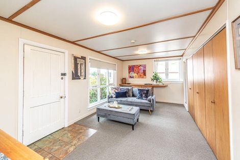 Photo of property in 15 Selwyn Crescent, College Estate, Whanganui, 4500