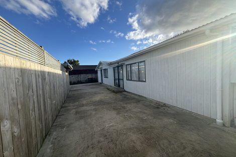 Photo of property in 21 Mon Desir Place, Manurewa, Auckland, 2102