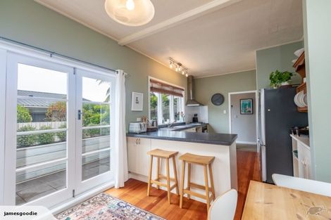 Photo of property in 213 Te Moana Road, Waikanae, 5036