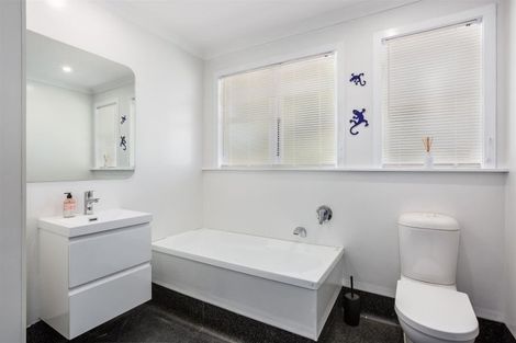 Photo of property in 8 Muri Road, Pukerua Bay, 5026