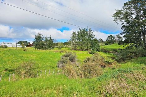 Photo of property in 19 Babich Road, Henderson Valley, Auckland, 0614