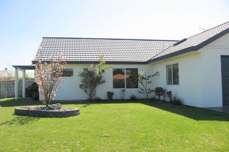 Photo of property in 33 Hadleigh Court, Paraparaumu, 5032