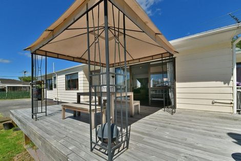Photo of property in 2/117 Parkhurst Road, Parakai, 0830