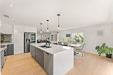 Photo of property in 16 Rewi Street, Torbay, Auckland, 0630