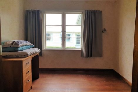 Photo of property in 5 Turakina Street, Merrilands, New Plymouth, 4312