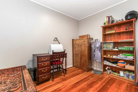 Photo of property in 18 Temuri Place, Glendene, Auckland, 0602