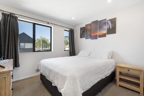 Photo of property in 2/36 Kaipatiki Road, Glenfield, Auckland, 0629