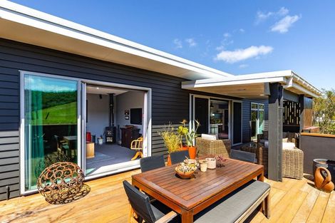 Photo of property in 11 Glentui Place, Waikawa, Picton, 7220