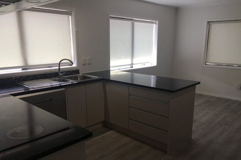 Photo of property in 2/24 Frank Evans Place, Henderson, Auckland, 0610